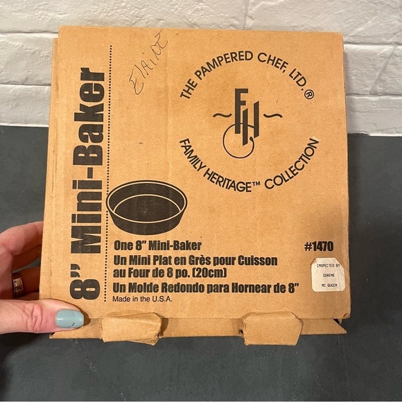 Pampered Chef stoneware 8” mini baker round pan - Picture 8 of 9
